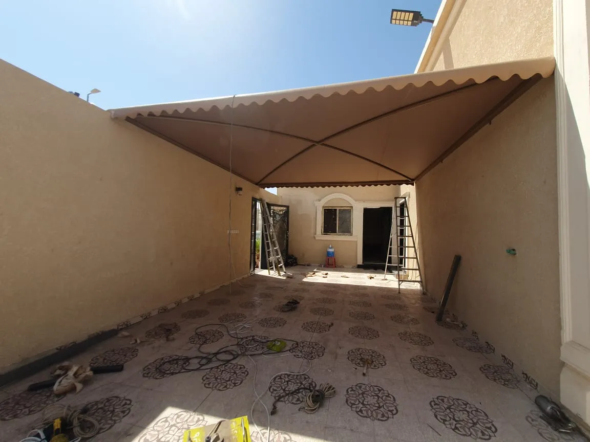 مظلات وسواتر